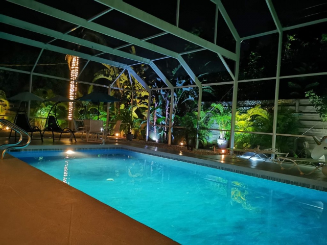 Villa colleen pool night